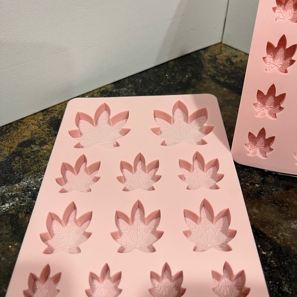 NWOT, TWO Pink silicone candy leaf shaped molds. - Picture 6 of 8